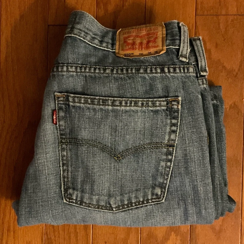 Levi’s 550 Relaxed Fit Zipper 🪰 Jeans!